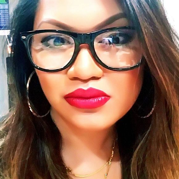 Meet your Posher, Shelly - Picture 1 of 1